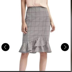 Banana Republic Gray Paid Light Weight Wool Widowpane Ruffle Pencil Skirt | 0